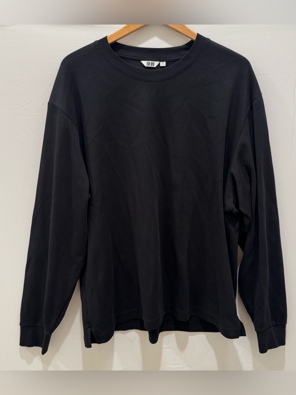 Uniqlo Men's Black Long-Sleeve Crewneck Shirt XXL